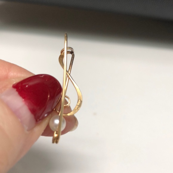 Gold Treble Clef pin with pearl - Picture 5 of 8